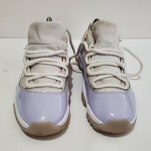 Jordan 11 low purple Size 8.5